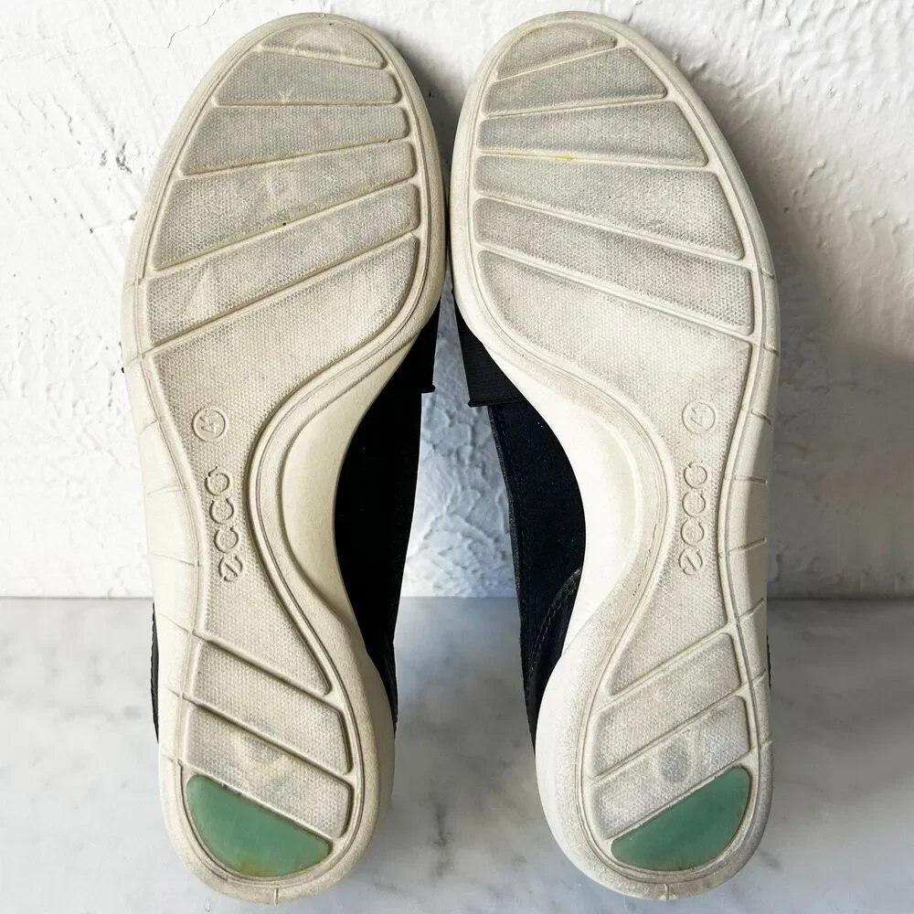 ECCO Women’s Slip-On Flats 9.5/41 Black Fabric Almond Toe Shoes
